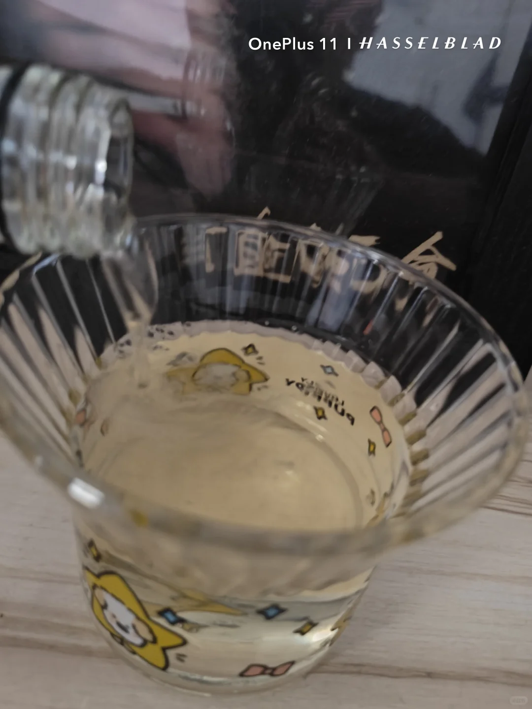 七宝杯酌葡萄酒，金花纸写清平词