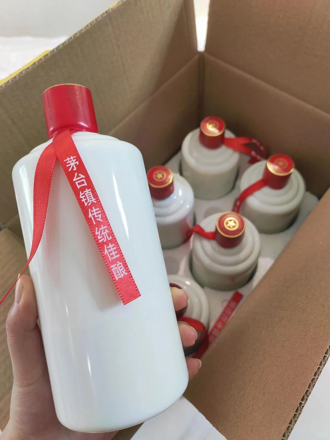 本地人喝酒“怪像”。茅台当地人喝茅台酒吗？