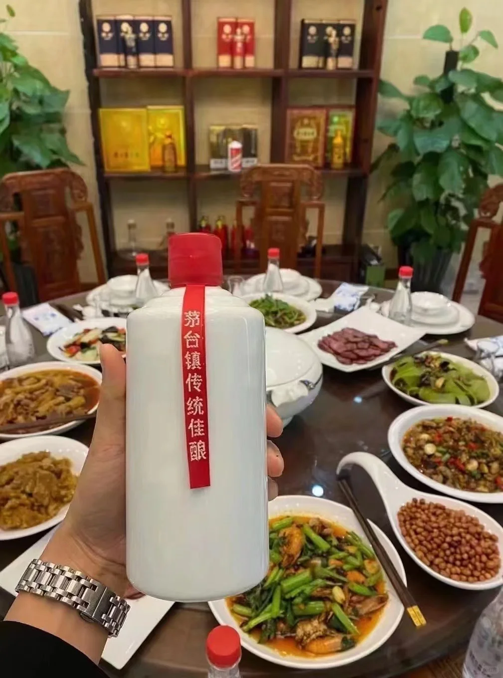 本地人喝酒“怪像”。茅台当地人喝茅台酒吗？