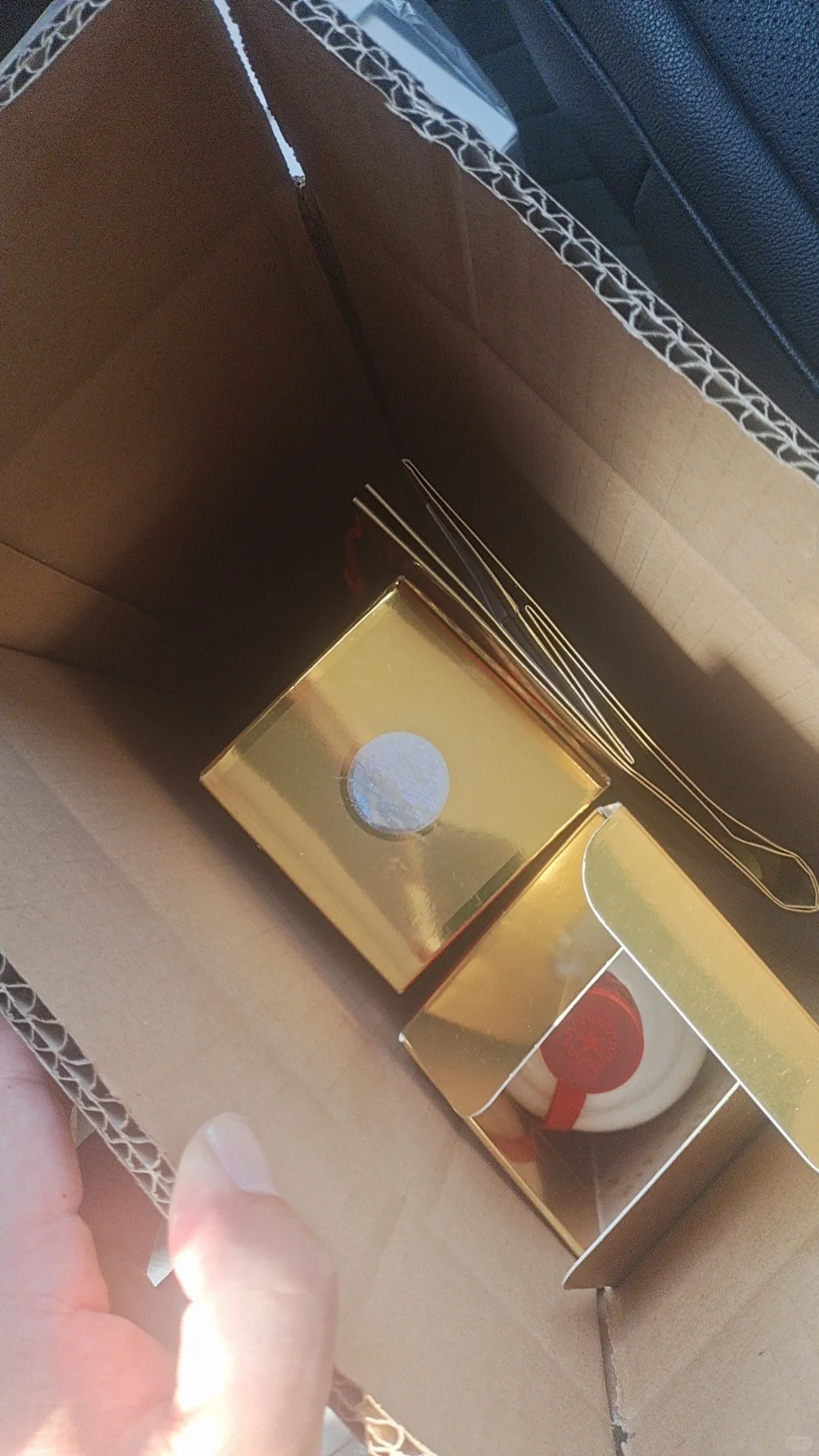 商务茅台，宴请，送礼。