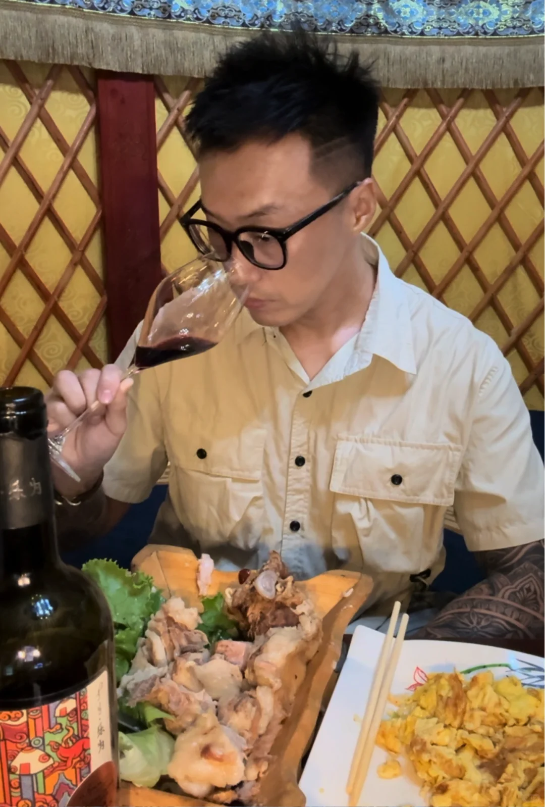 雨后草原草太美｜美到葡萄酒都醉了