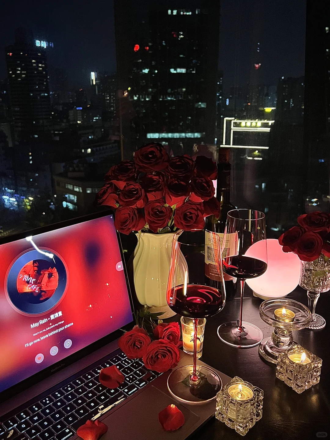 独居微醺夜?氛围感藏在酒与玫瑰里??❣️