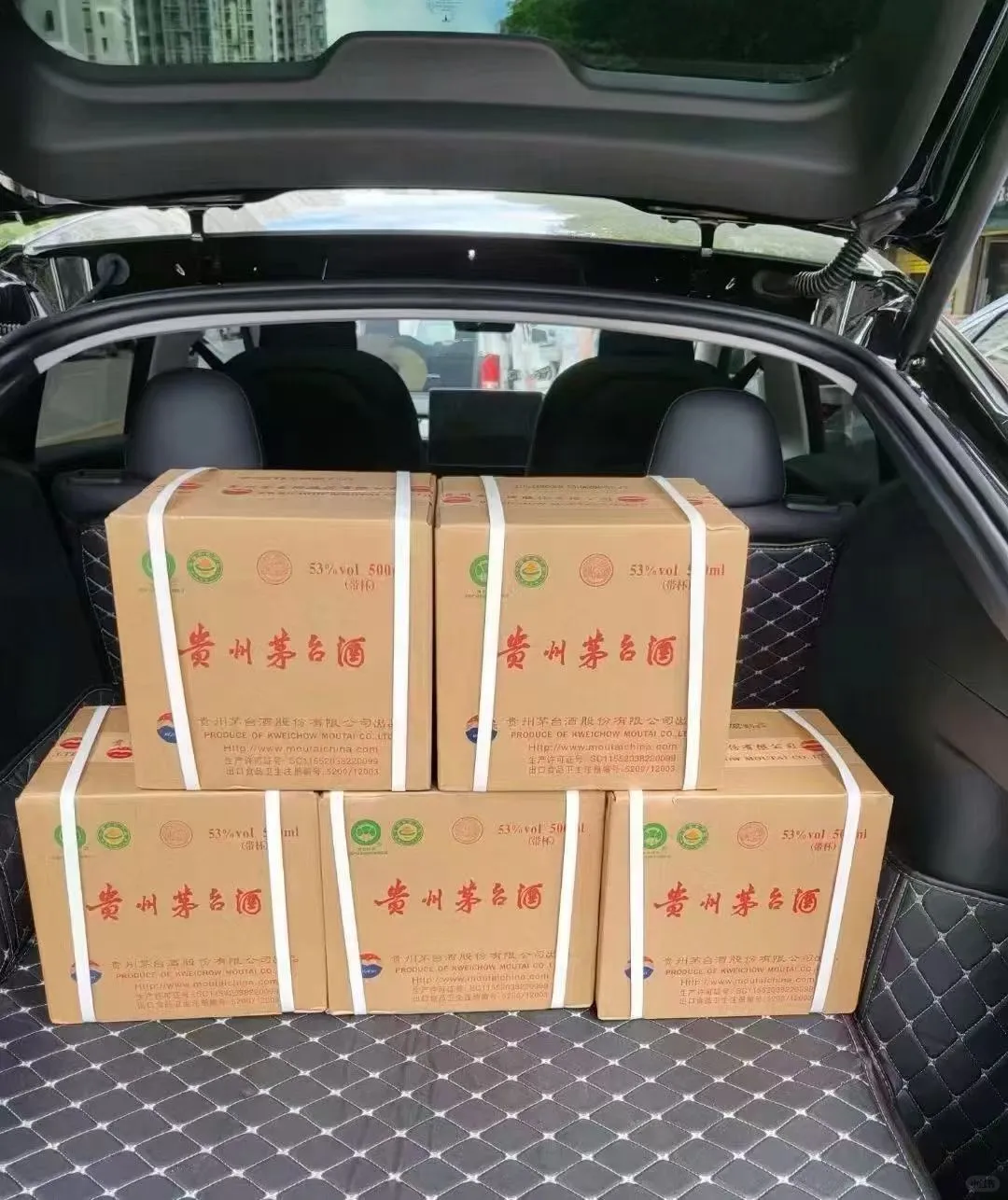 ? 贵州茅台，酱香四溢的白酒盛宴 ?