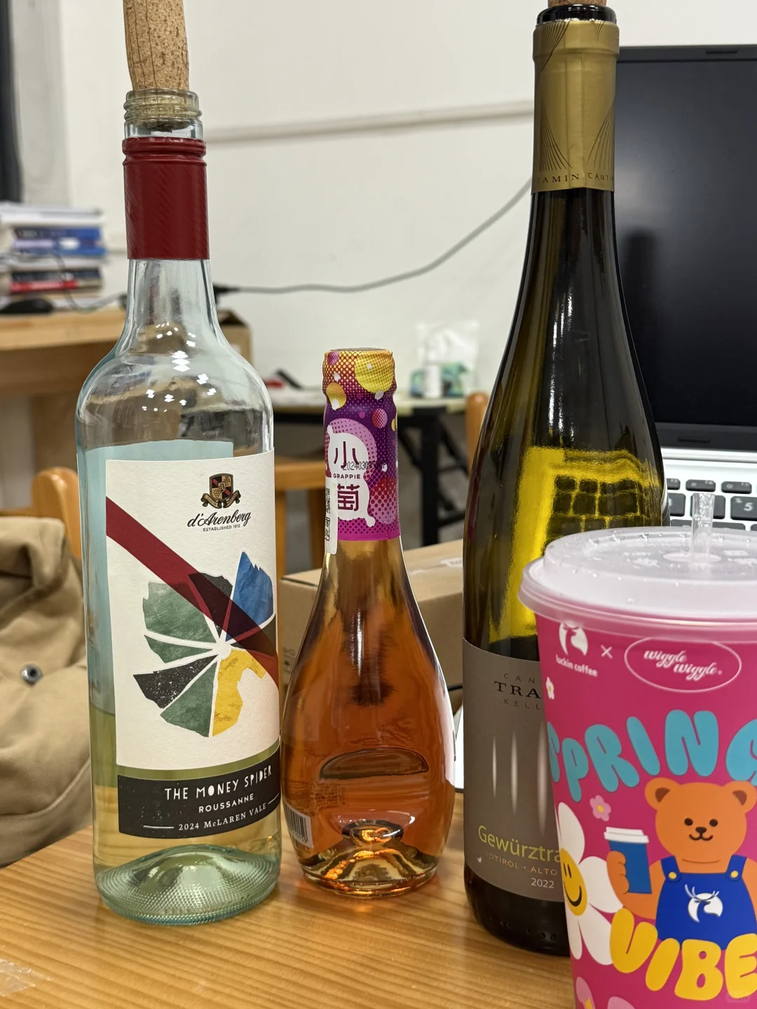 你知道的我们学葡萄酒的都是拿酒当水喝的