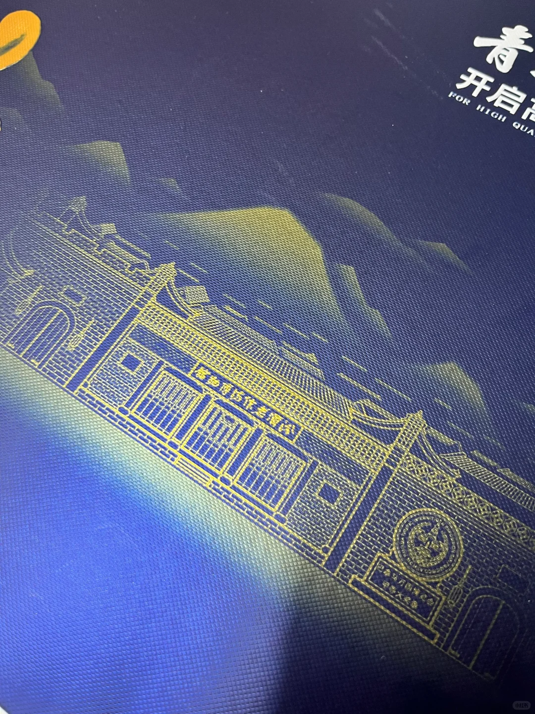 还是藏蓝色，清香型白酒礼盒，汾酒地位上升?