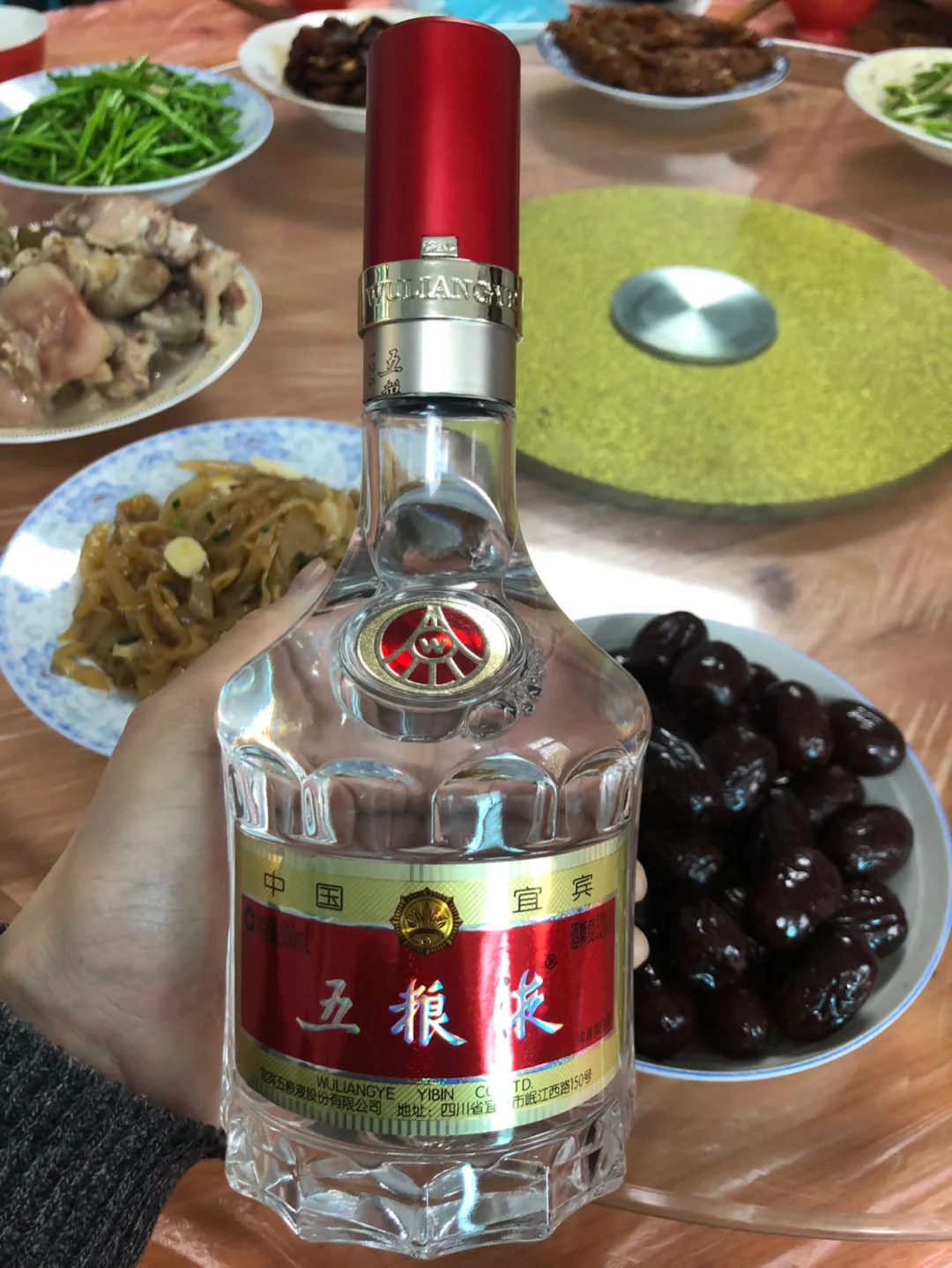 【惊爆内幕！富豪圈新宠竟是这款商务白酒】