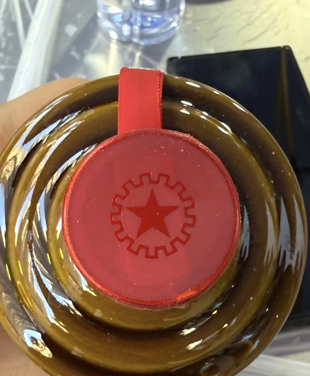 ?揭秘！富豪圈新宠曝光：商务白酒成身份象征