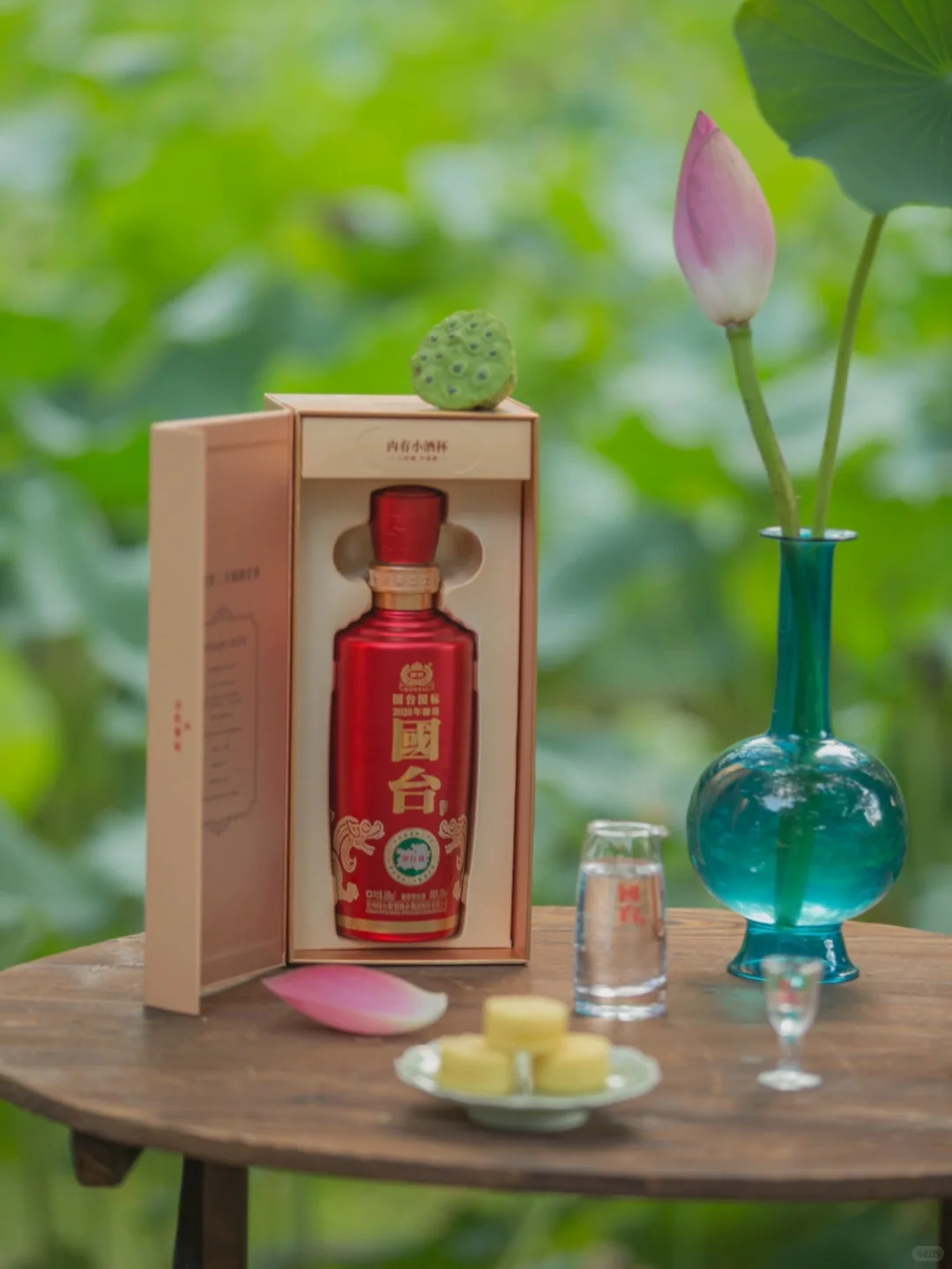 夏日荷宴，且以一杯真实年份酱香入席 。