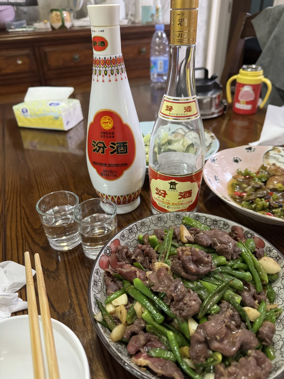 辣椒炒牛肉配汾酒