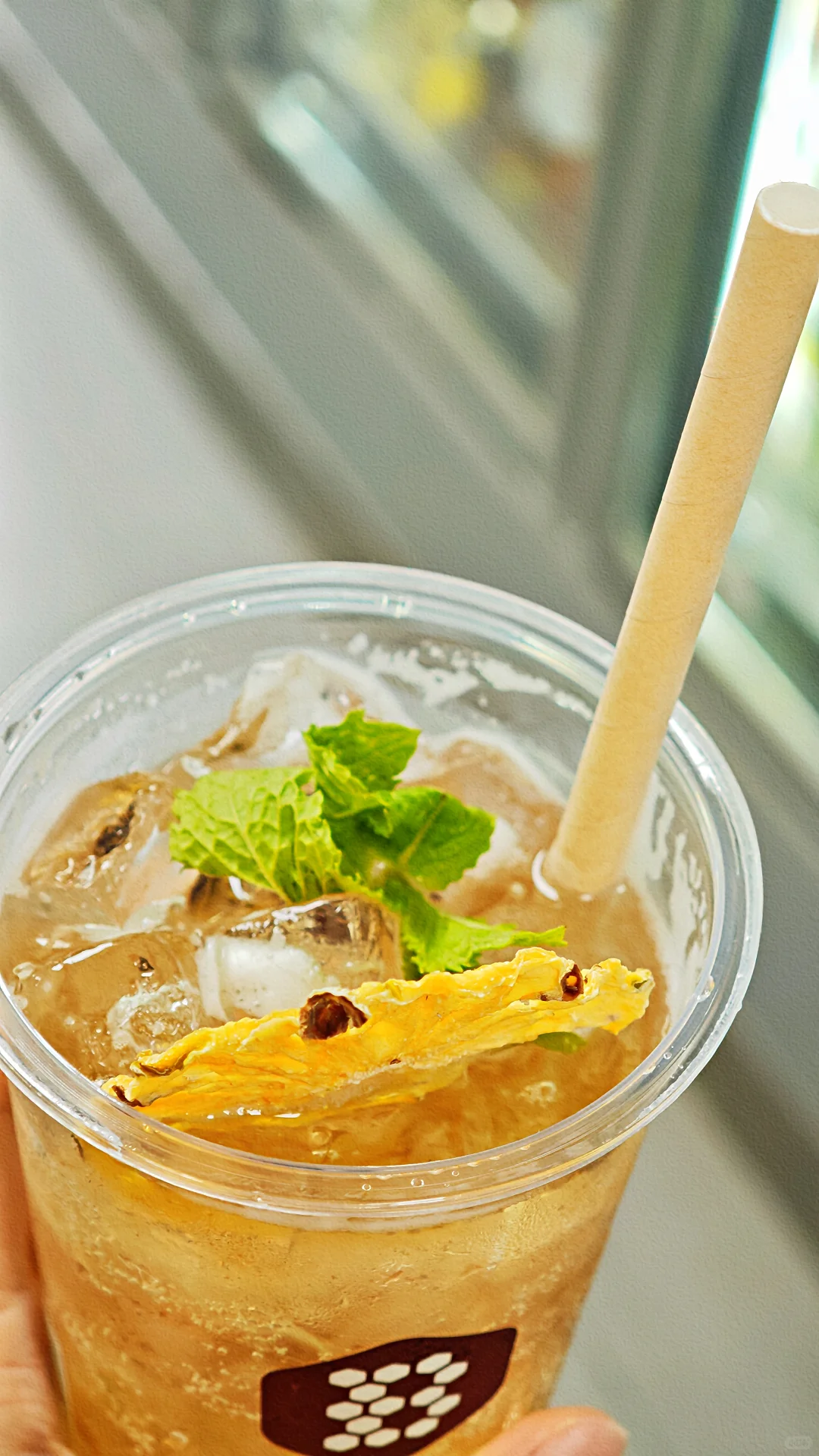 便利店用黄盖玻汾调酒，女生微醺快乐水 get