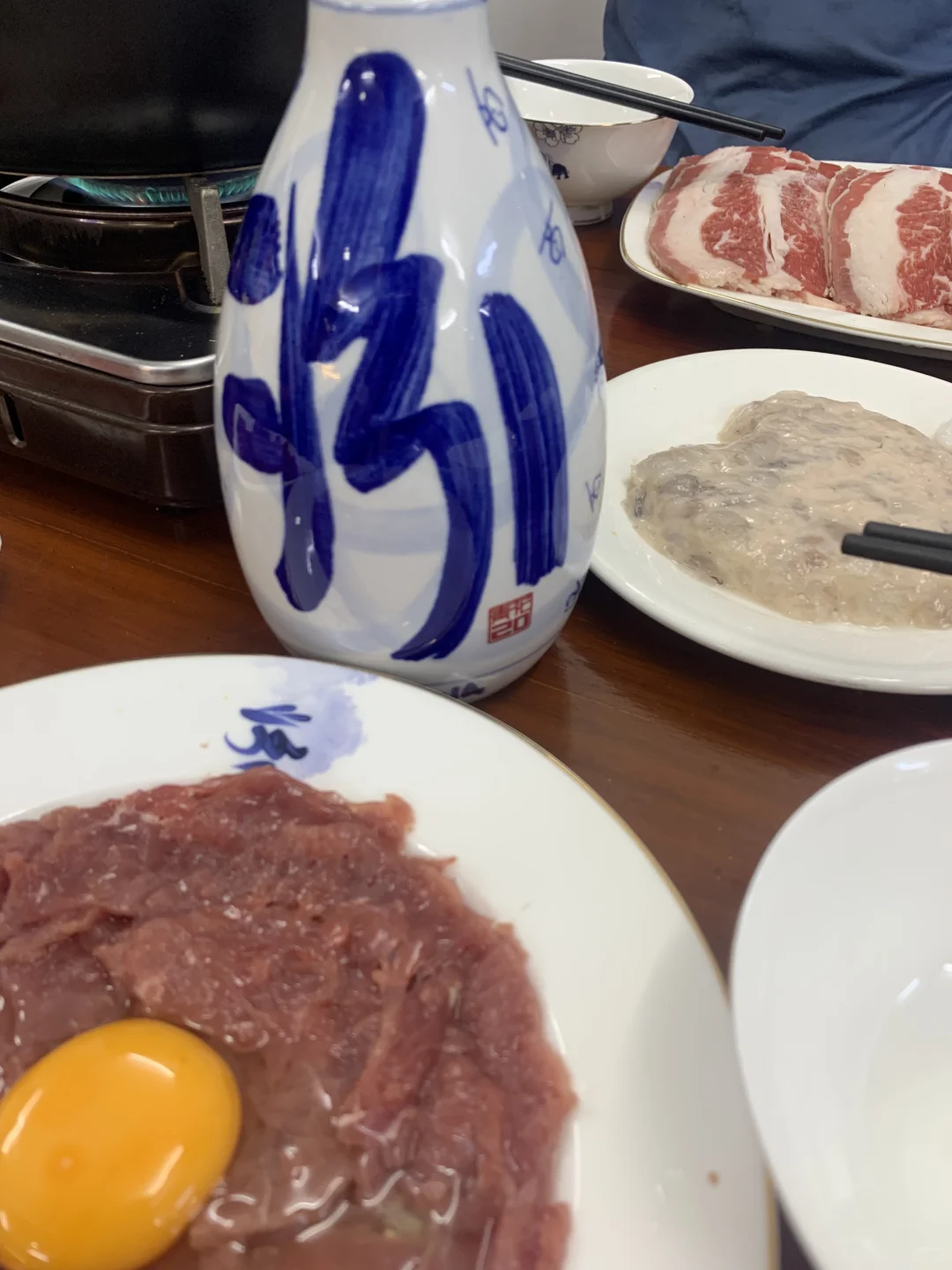 朋友他拿出这瓶酒说：别小看，老酒鬼都爱这款