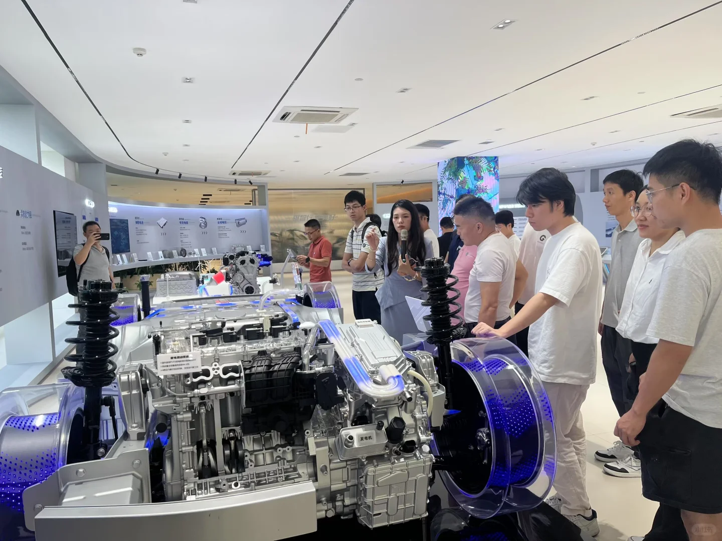 广东省工信厅组织相关行业企业家到访广汽传