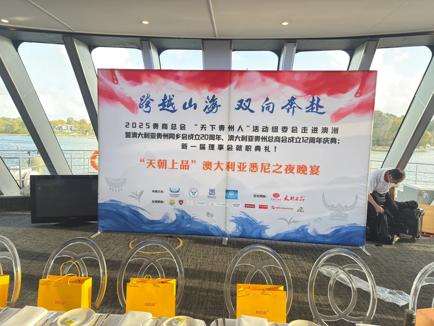直角快幕秀，高高高的，还可以