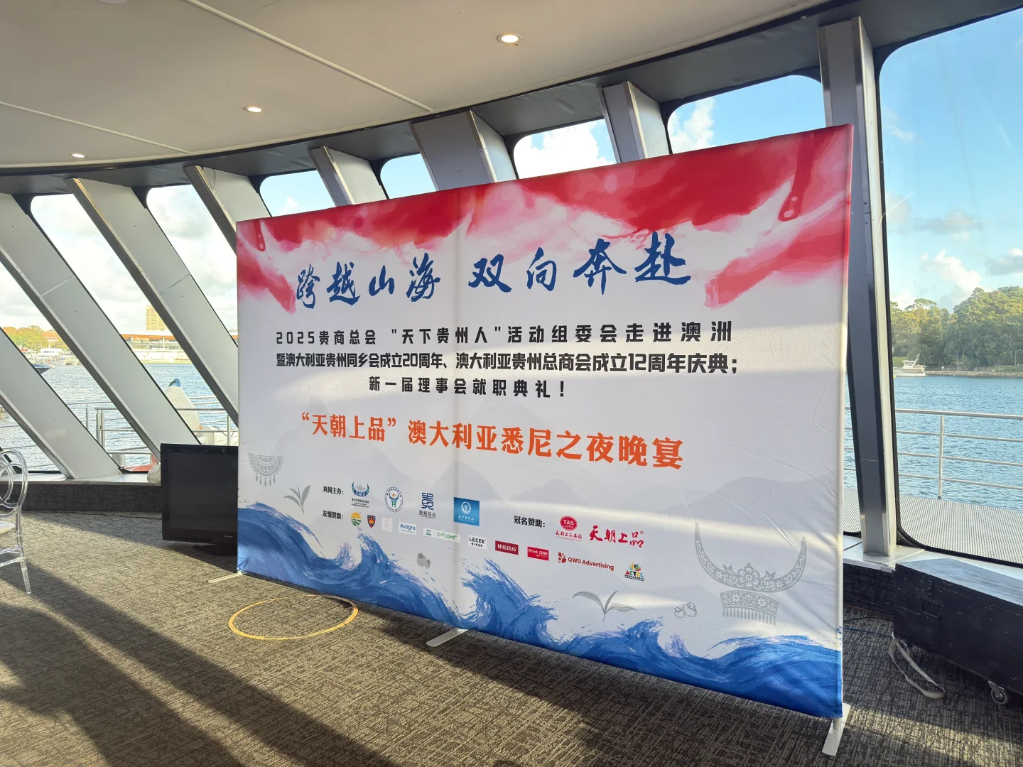 直角快幕秀，高高高的，还可以