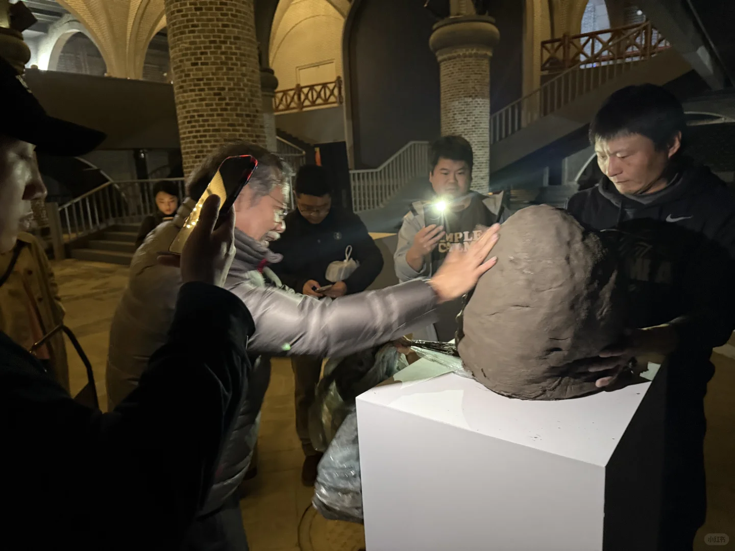 《中国酒经》当代艺术展布展中