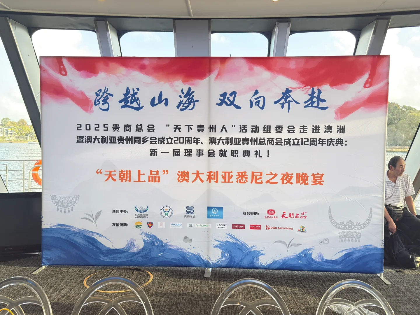 直角快幕秀，高高高的，还可以