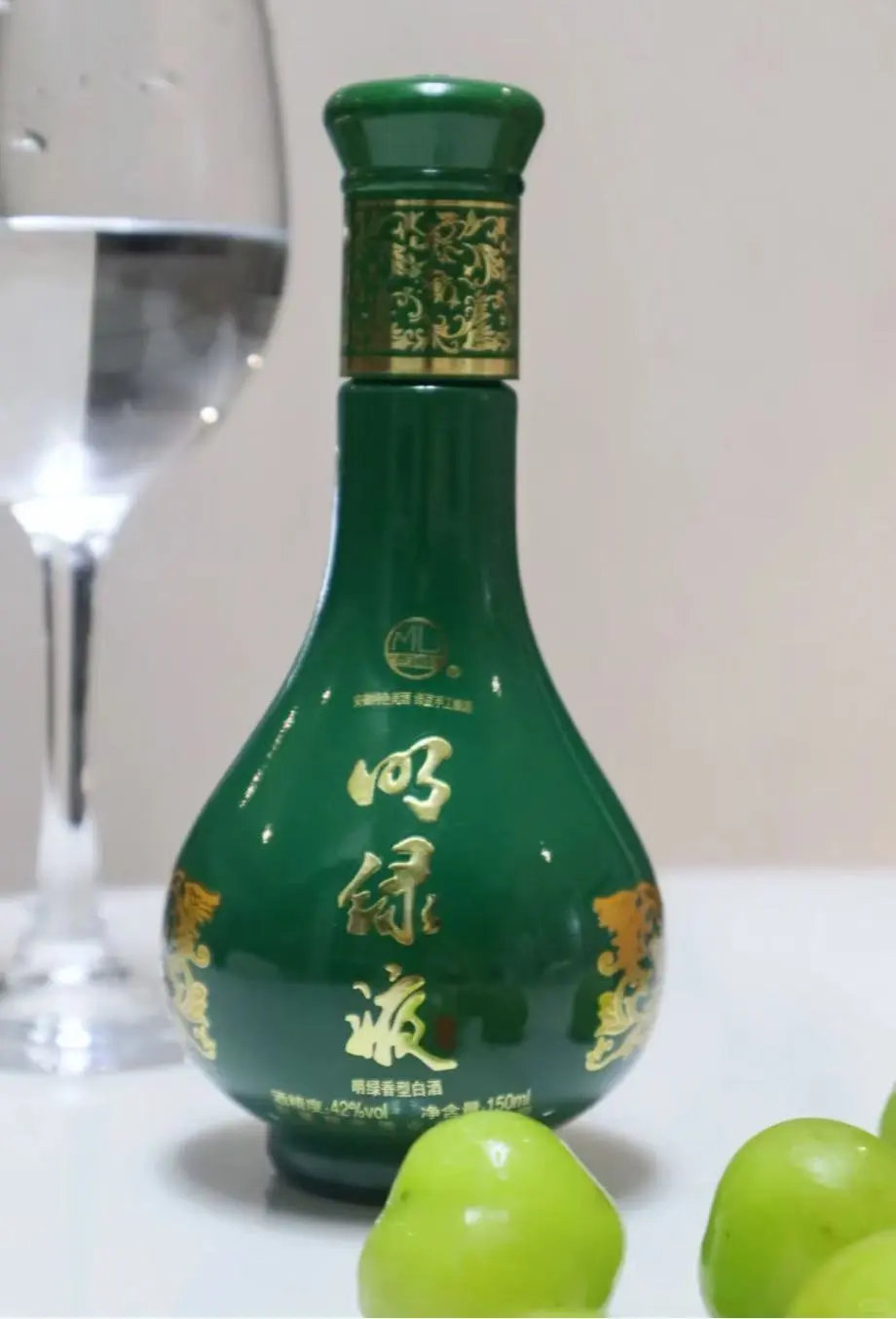 以绿豆为魂，首创明绿香，一口开启白酒新体验