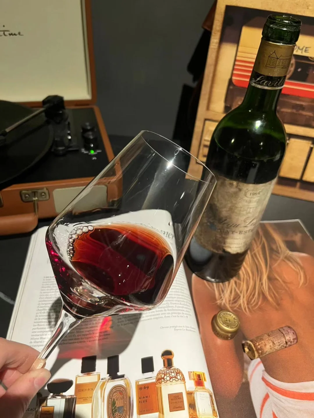 破烂酒标难掩英雄本色!89年波尔多太美?