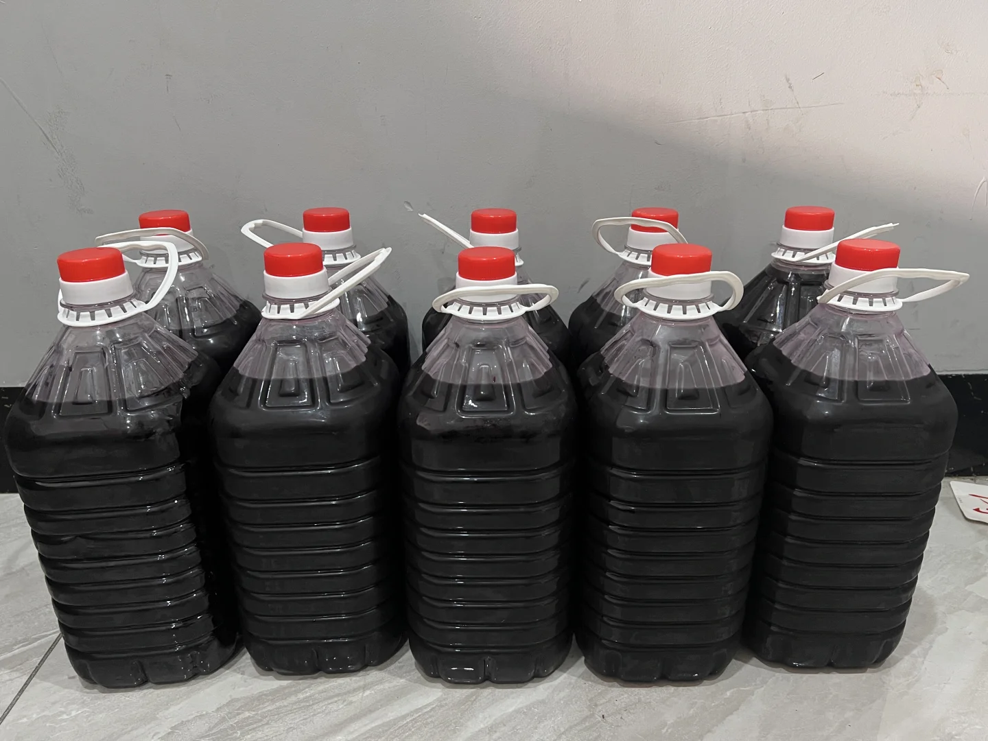 进来看看我酿的葡萄酒颜色怎样