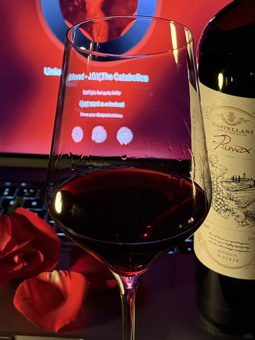 独居微醺?沉浸暧昧酒香与玫瑰色的夜??