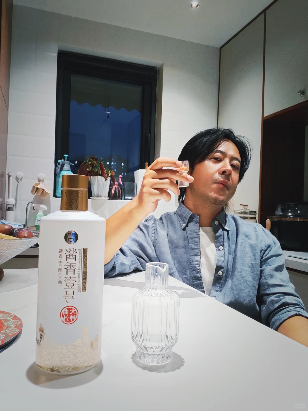 他竟然开了一瓶白酒，还是酱香的！