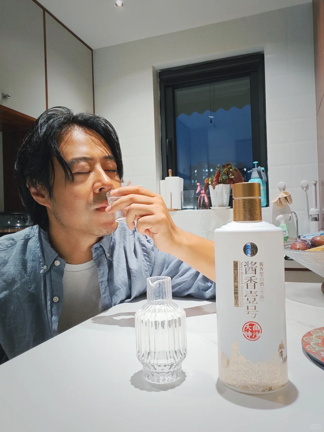 他竟然开了一瓶白酒，还是酱香的！