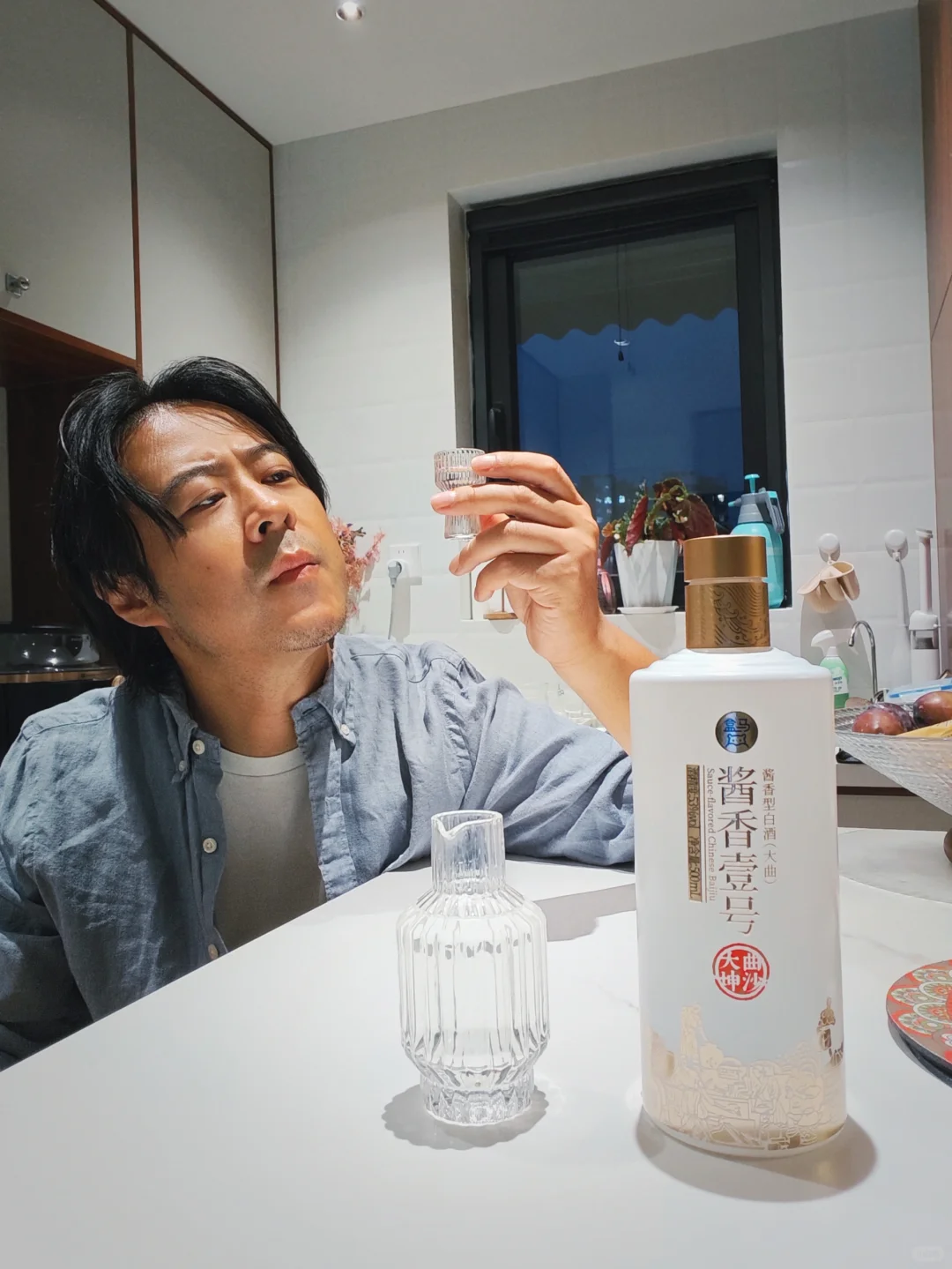 他竟然开了一瓶白酒，还是酱香的！