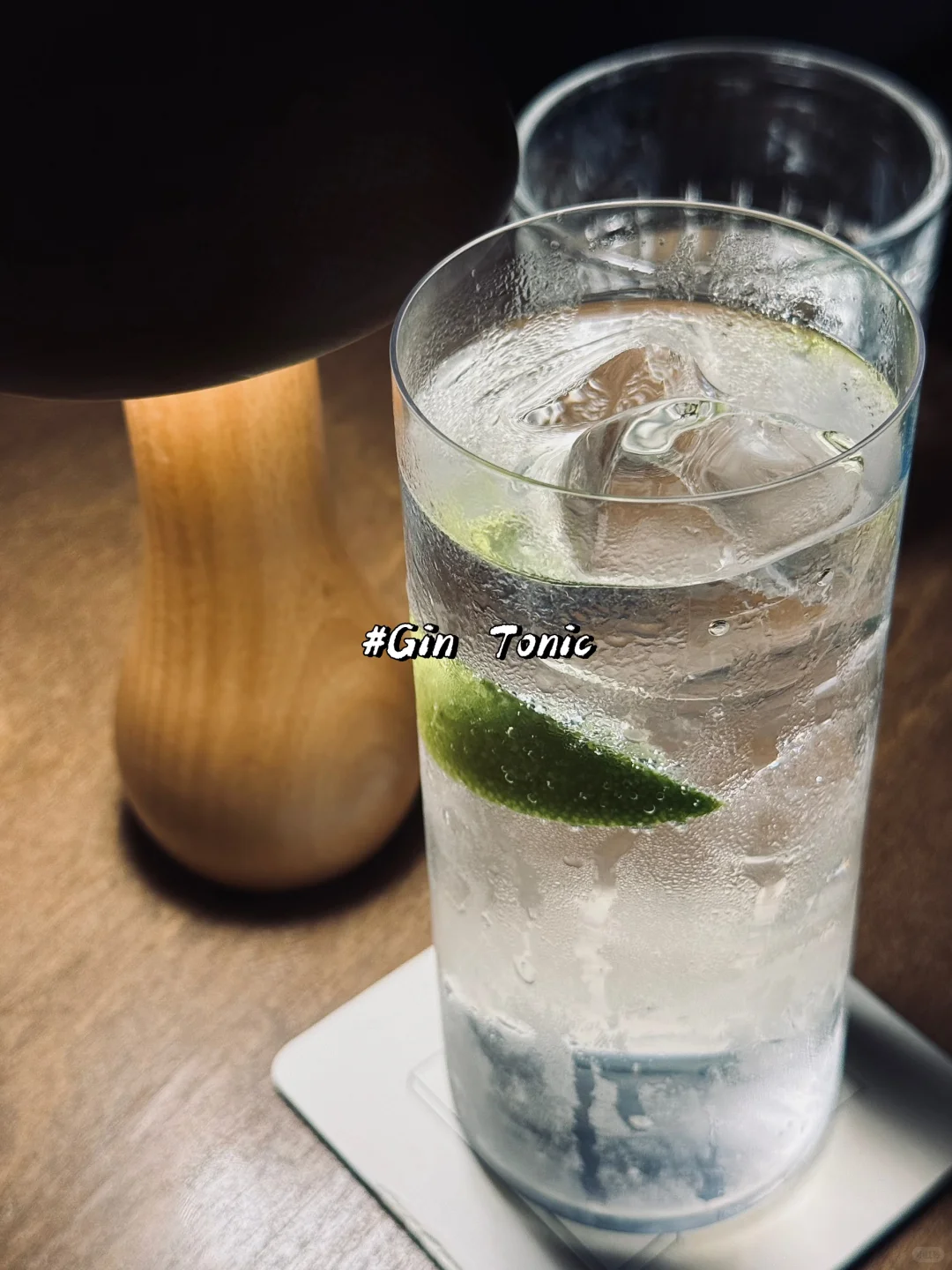 上海香水主题的漂亮酒…