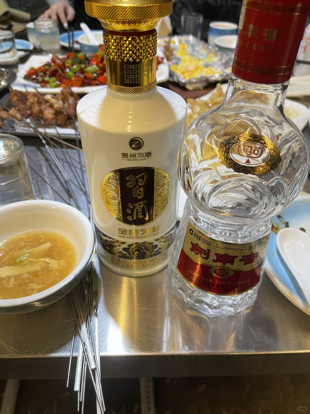 今晚喝这两个，浓香与酱香，价位不同，但口感