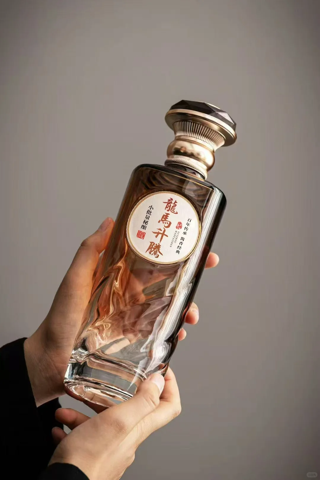 品味时光的馈赠，这款白酒太有仪式感了！✨