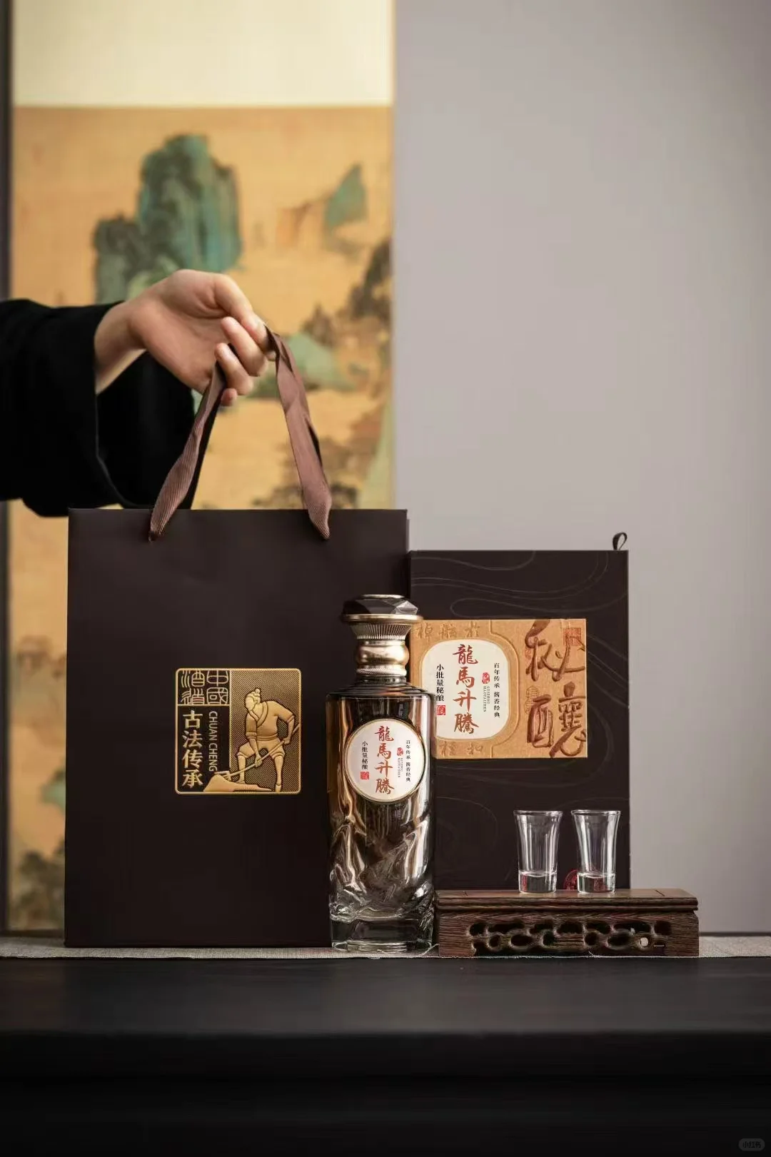 品味时光的馈赠，这款白酒太有仪式感了！✨