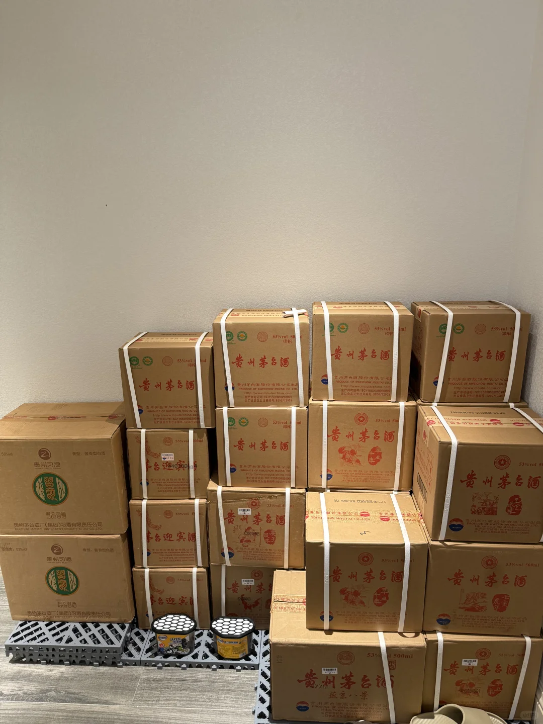 家里摆酒 越放越有 一点小爱好 五颜六色