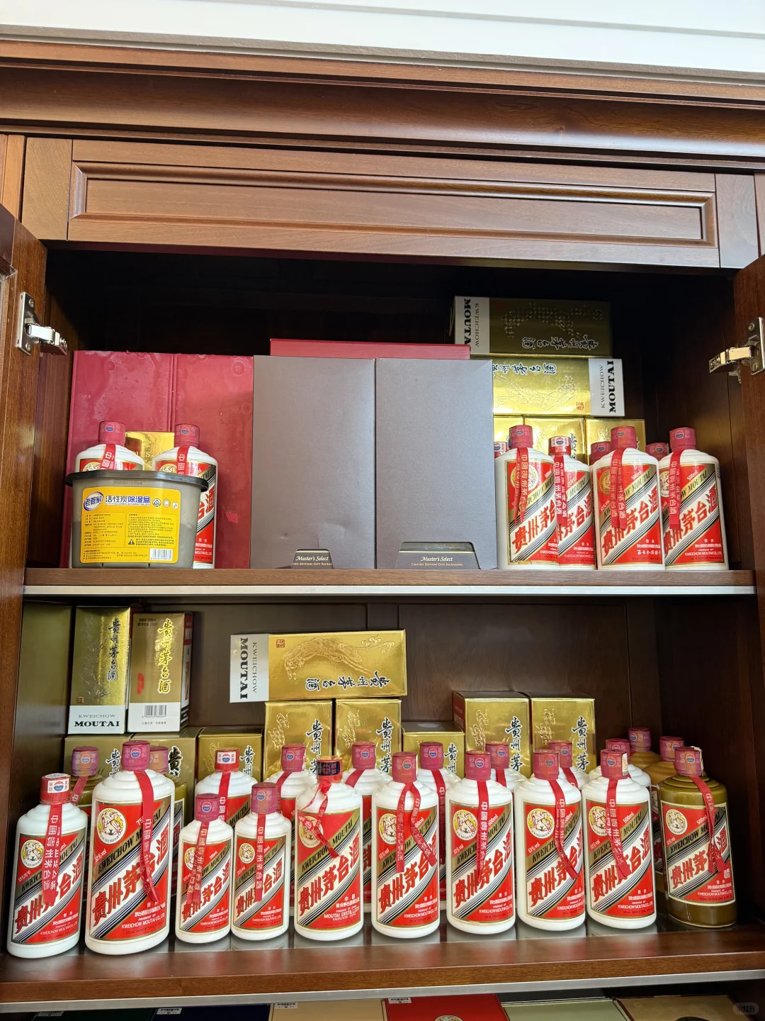 家里摆酒 越放越有 一点小爱好 五颜六色