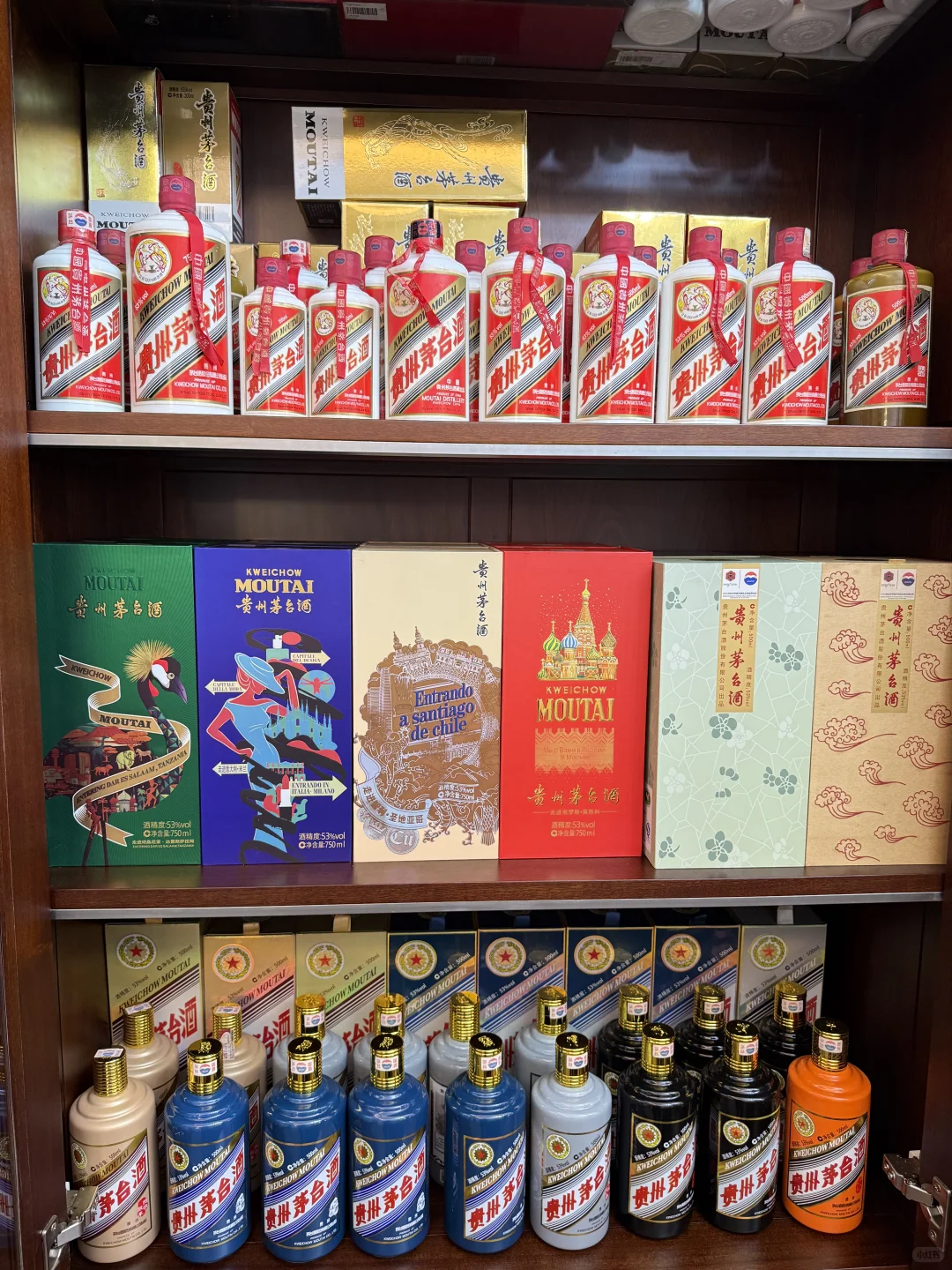 家里摆酒 越放越有 一点小爱好 五颜六色