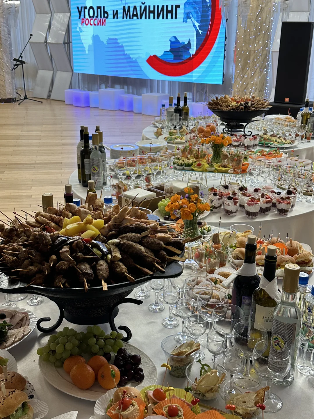 ??俄语翻译之参加官方展会晚宴?