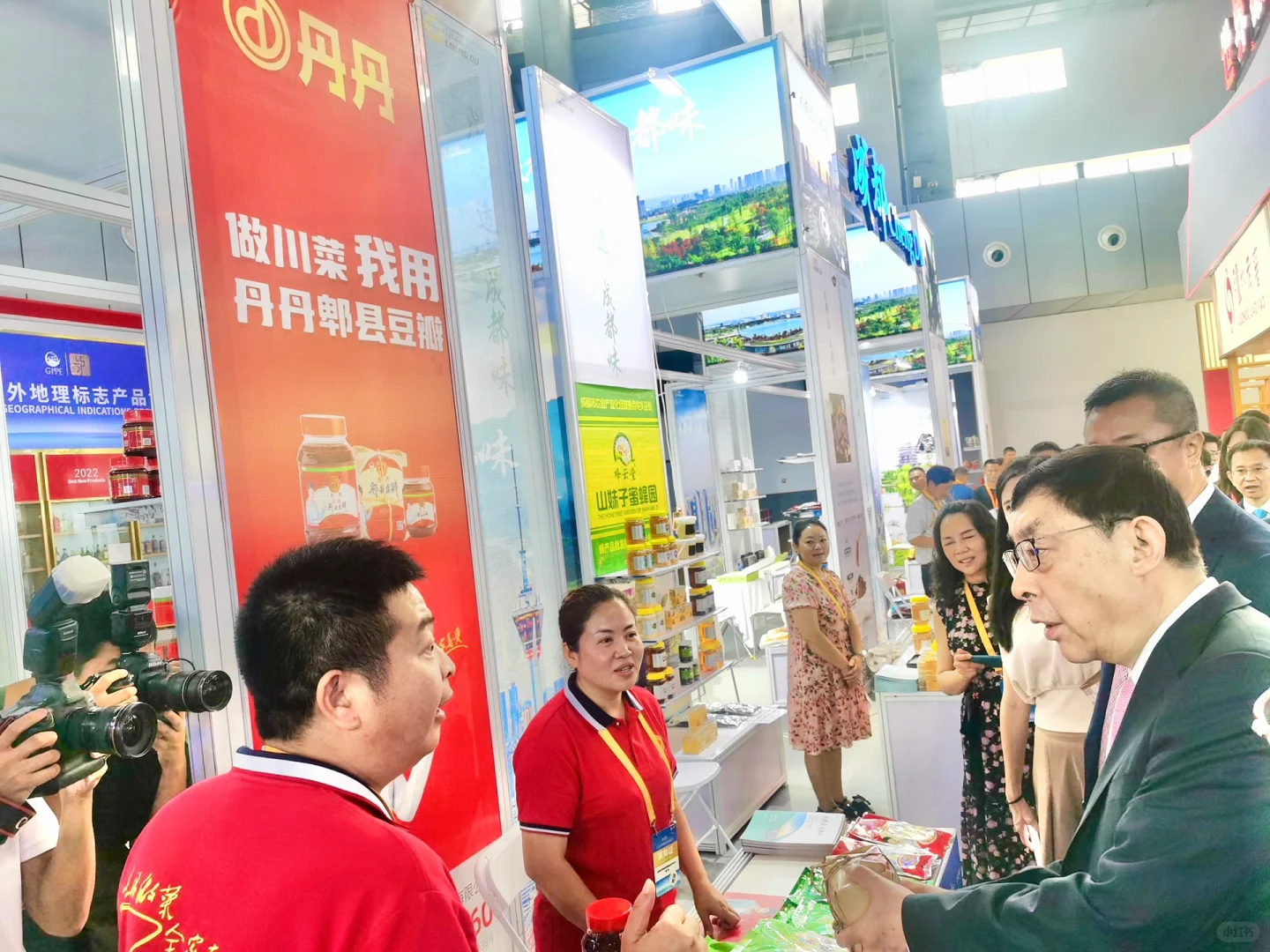 “成都造·成都味”走俏第二届中外地博会