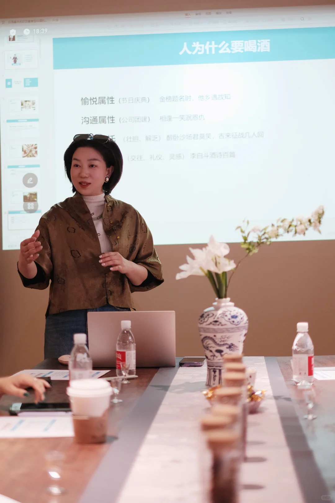 春未老，诗酒趁年华