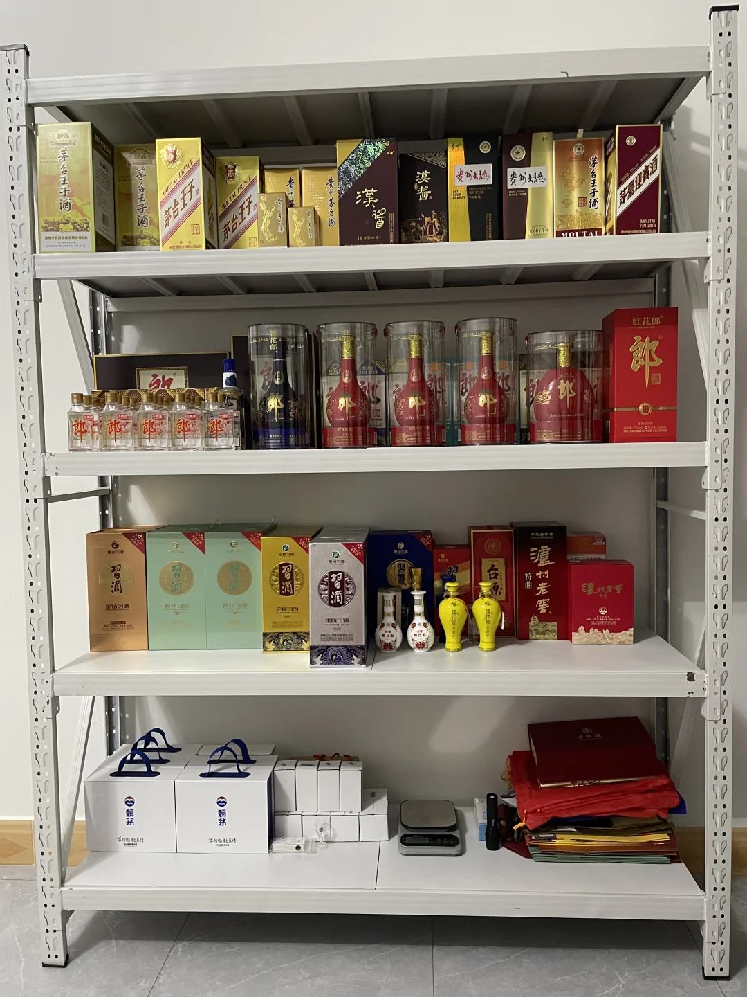 这一柜子的酒，谁不爱呢！