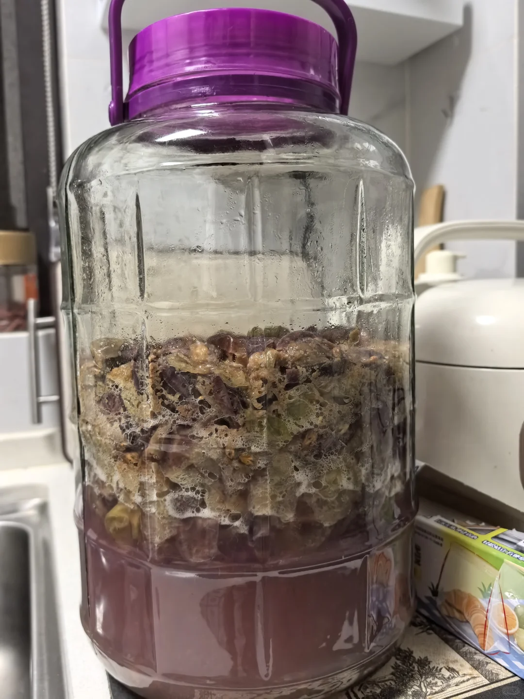 自酿葡萄酒为什么颜色不一样