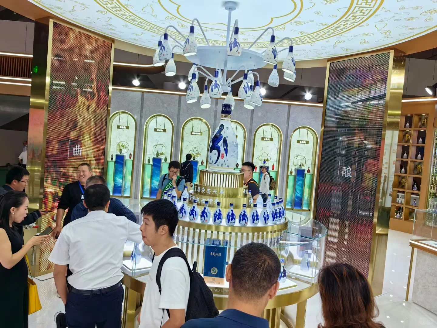深圳秋季糖酒会，最好看的就汾酒展厅