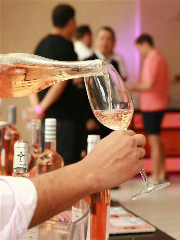 用一杯桃红酒?读懂文艺复兴的浪漫