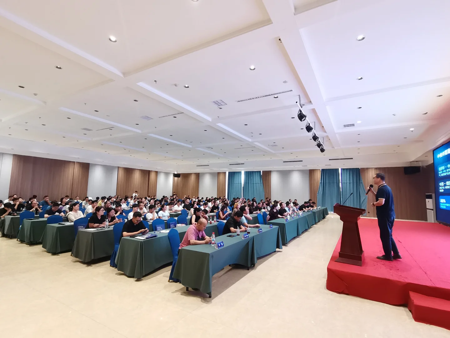 27号洛阳俄区跨境峰会活动现场