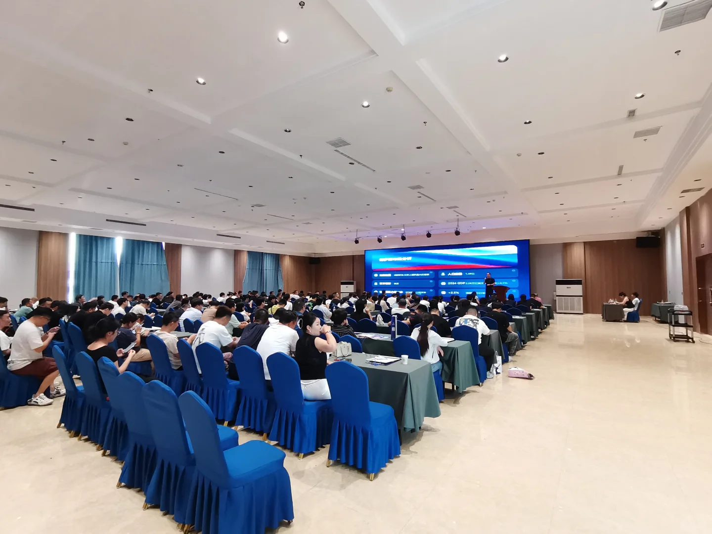27号洛阳俄区跨境峰会活动现场
