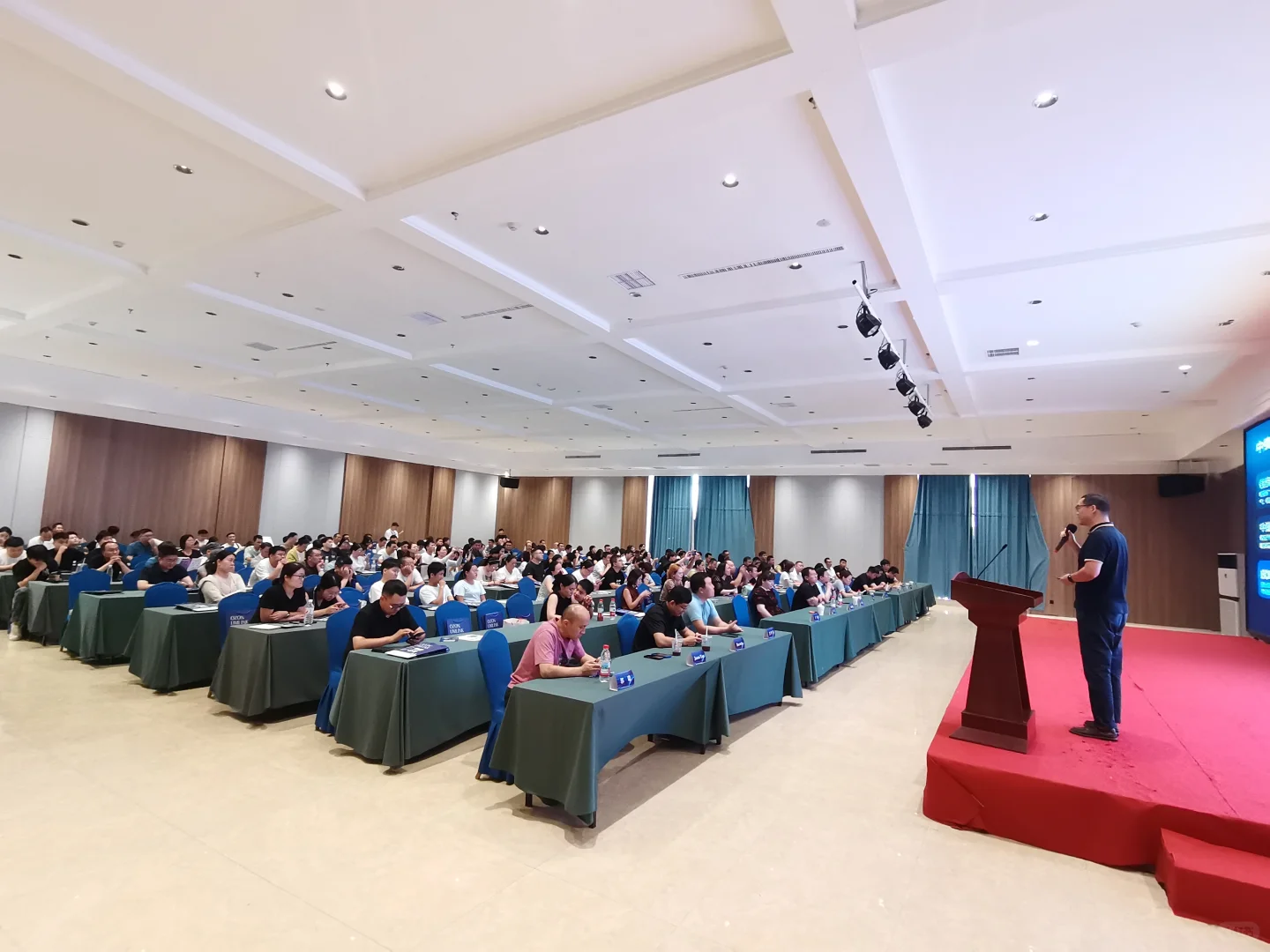 27号洛阳俄区跨境峰会活动现场