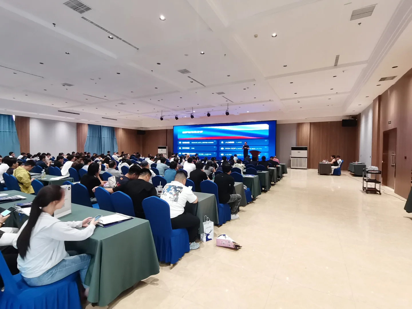 27号洛阳俄区跨境峰会活动现场
