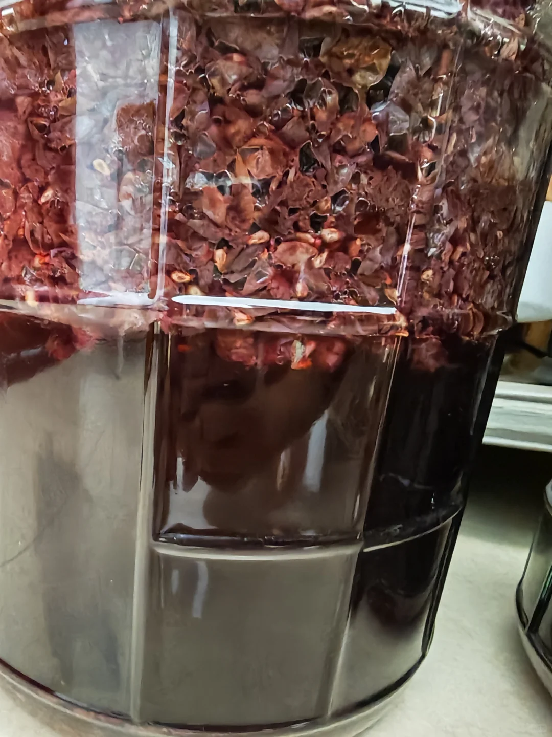 自酿葡萄酒半过月了，请教专业酿酒人士