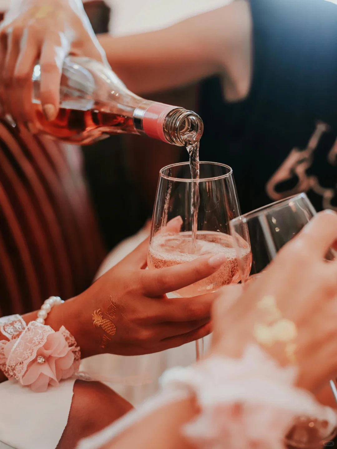 用一杯桃红酒?读懂文艺复兴的浪漫