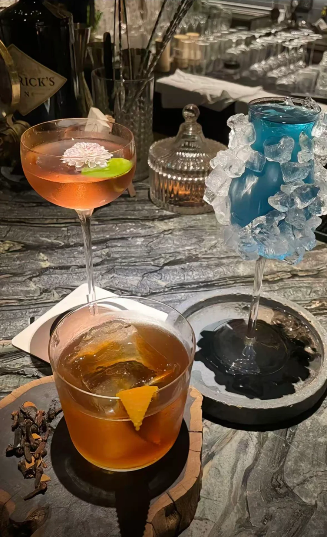 小酒馆开好了，还有在找工作的吗？