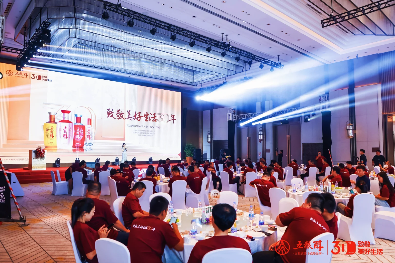 礼服➕晚宴,妥妥出片现场!