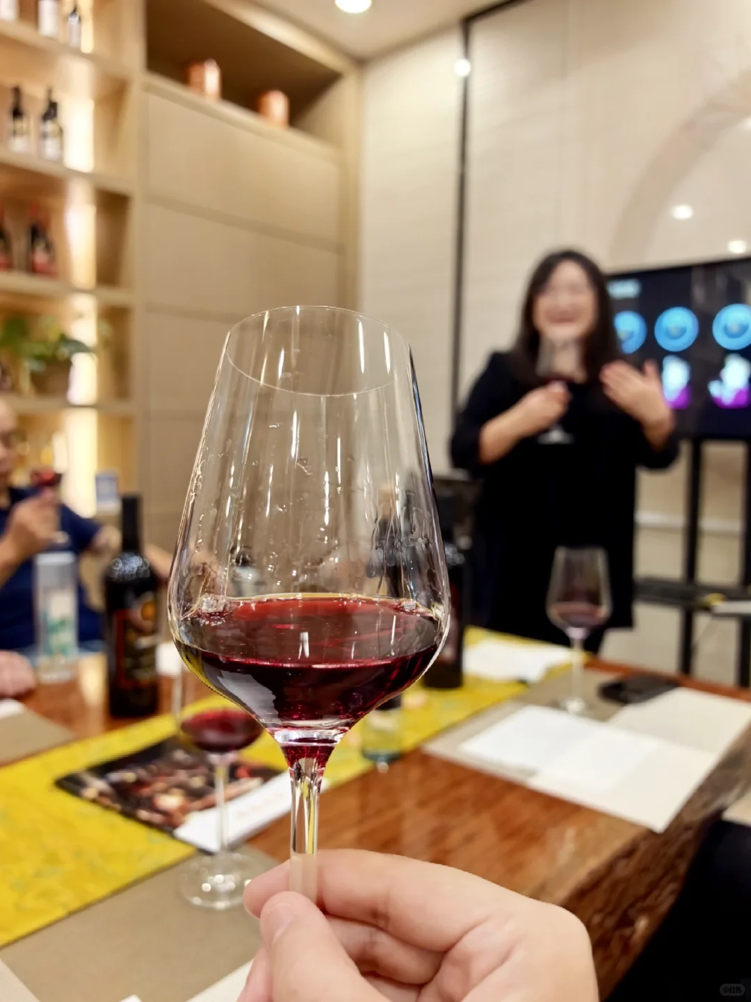 老洋房里的葡萄酒品鉴会?